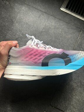 On Cloudboom Strike 🩷💙 (White/Horizon)